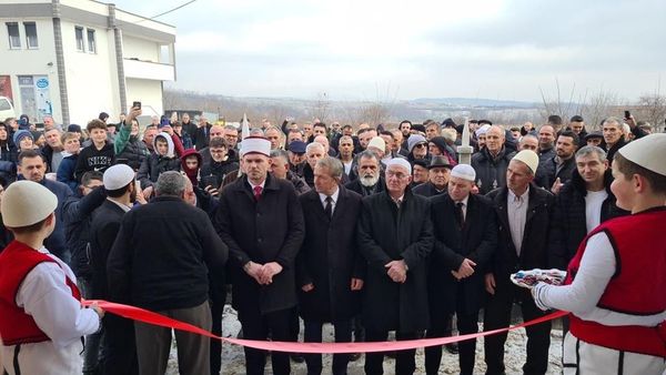 Podujevë: Xhamia e re zbukuron Dobratinin (Pamje)
