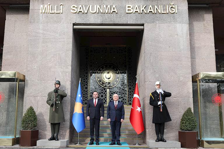 Kosova dhe Turqia me marrëveshje të re ushtarake, njofton ministri Maqedonci