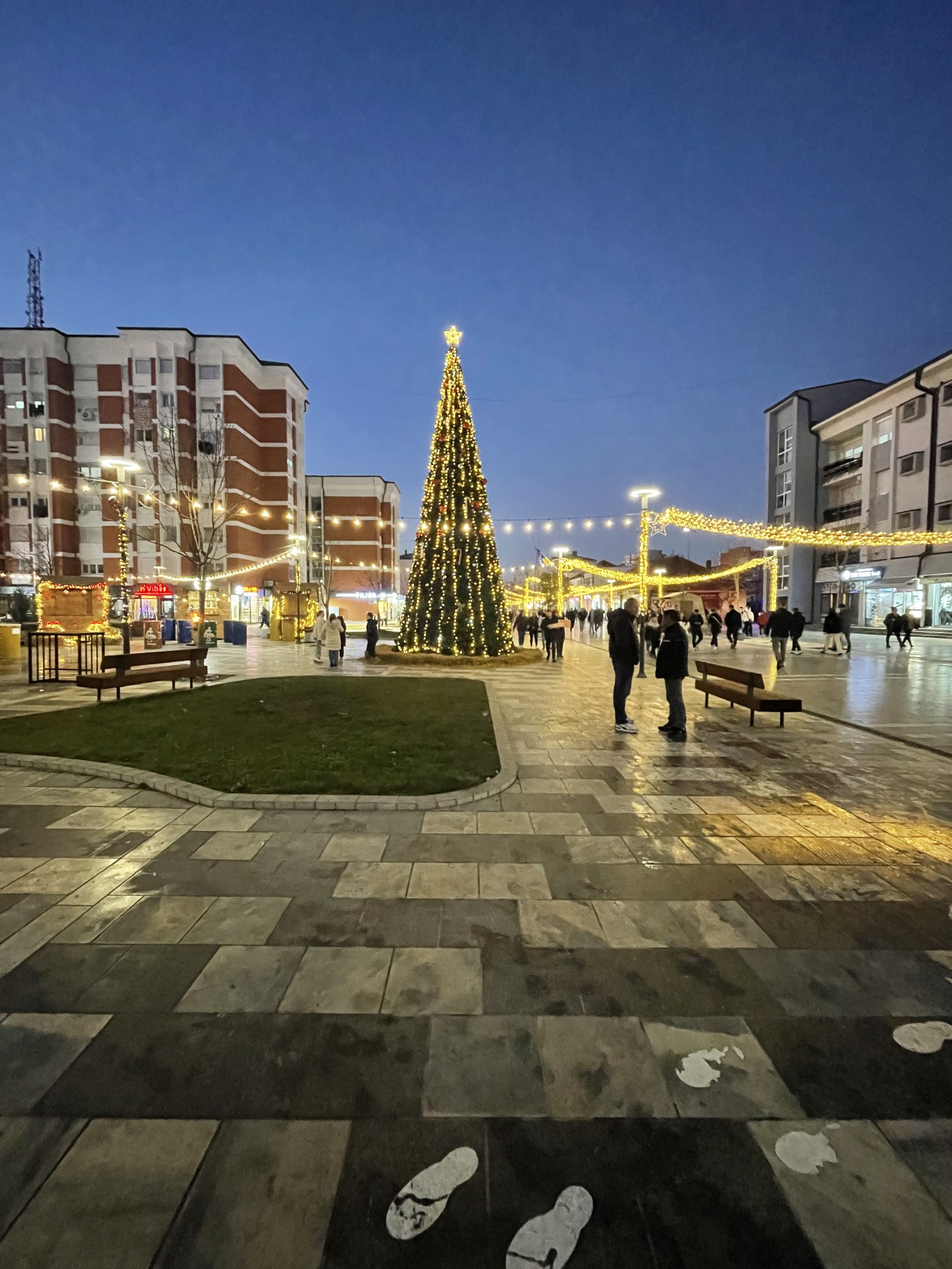 Inspeksioni i tregut në Podujevë shqipton gjobë për barnatoren për mos respektim të orarit të kujdestarisë