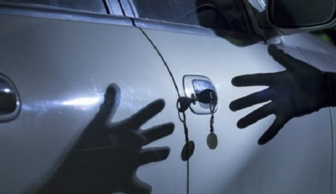 Mërgimtarit nga Anglia ia vjedhin veturën në Prishtinë, Policia nis hetimet