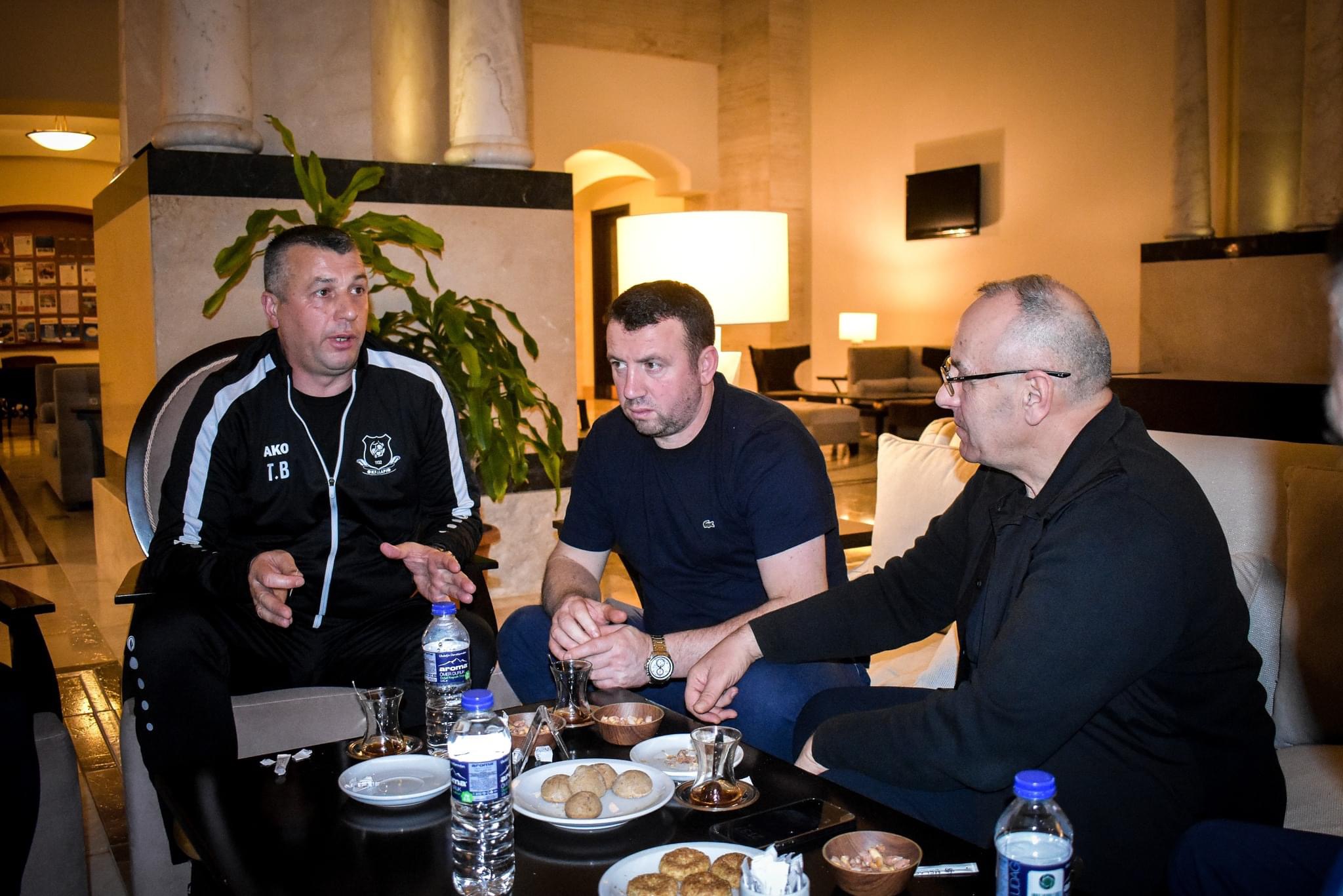 Presidenti i FFK-së Agim Ademi viziton ekipin e Llapit në Antalya