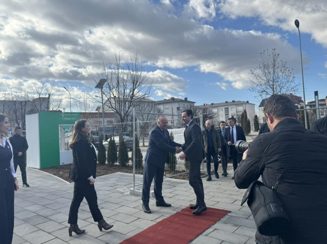 Kurti vjen në vizitë kryetarit të Podujevës, Shpejtim Bulliqi