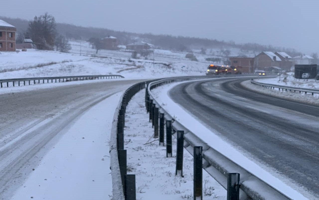 Durmishi: Pavarësisht reshjeve të vazhdueshme, të gjitha rrugët në Kosovë janë të kalueshme