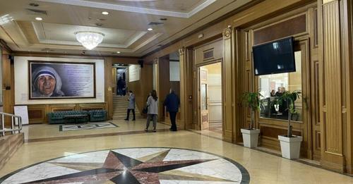 Pas gati pesë muajsh, Lista Srpska rikthehet në Kuvend për të siguruar vazhdimin e mandatit