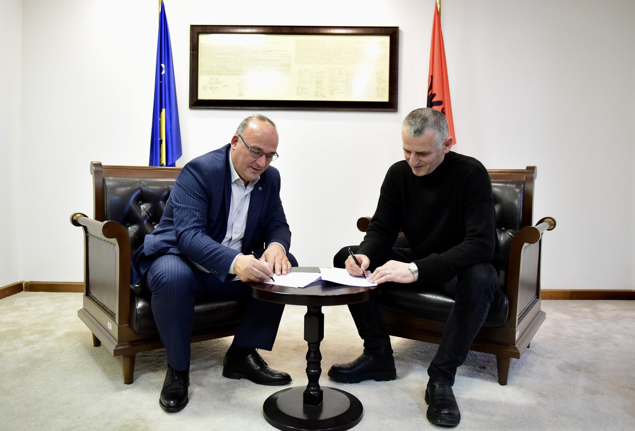 Bulliqi e Durmishi kanë nënshkruar memorandum bashkëpunimin për financimin e katër projekteve të mëdha infrastukrurore në Podujevë