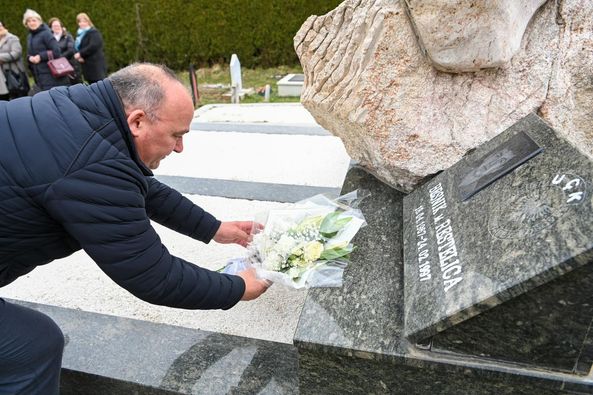 Bulliqi: Besnik Restelica ishte besnik i lirisë, besnik i shokëve, besnik i atdheut të tij, besnik në të gjitha dimensionet e jetës