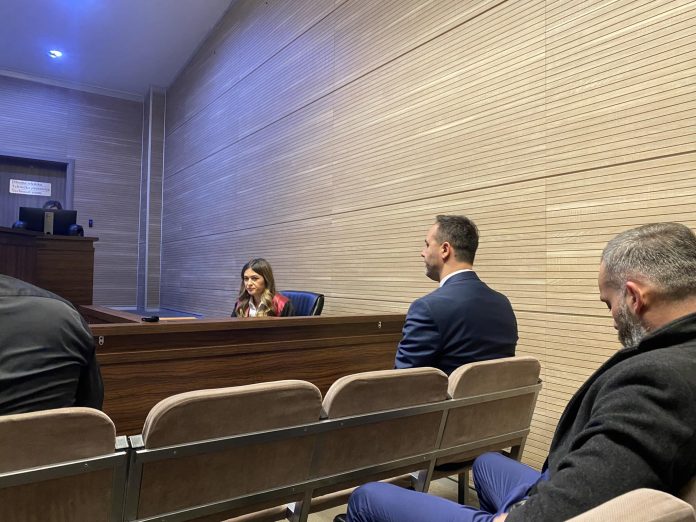 Nis seanca gjyqësore ndaj Glauk Konjufcës për hedhjen e gazit lotsjellës në Kuvend