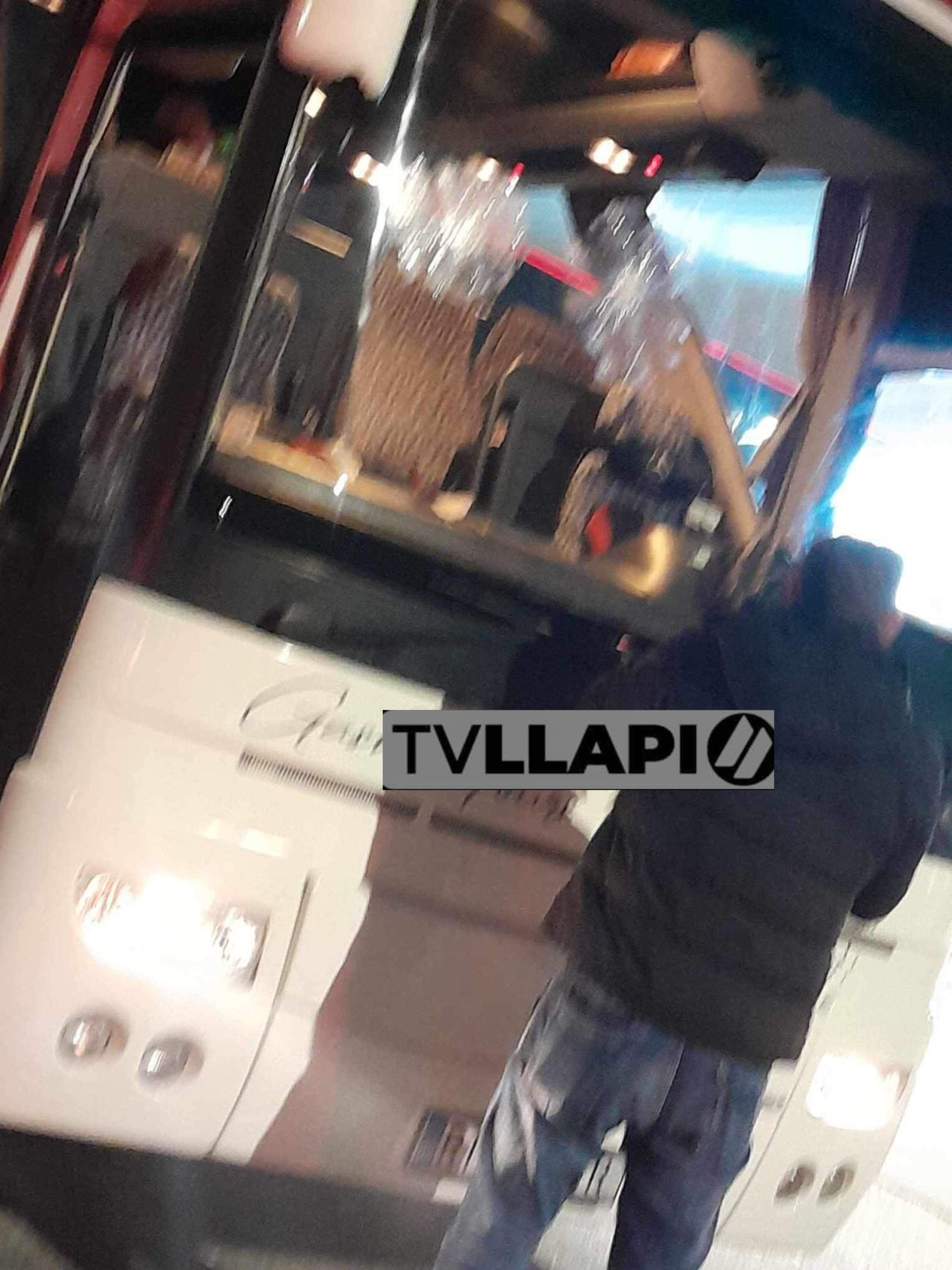 LAJMI I FUNDIT: Sulmohet autobusi me udhetare Kosovar në Serbi