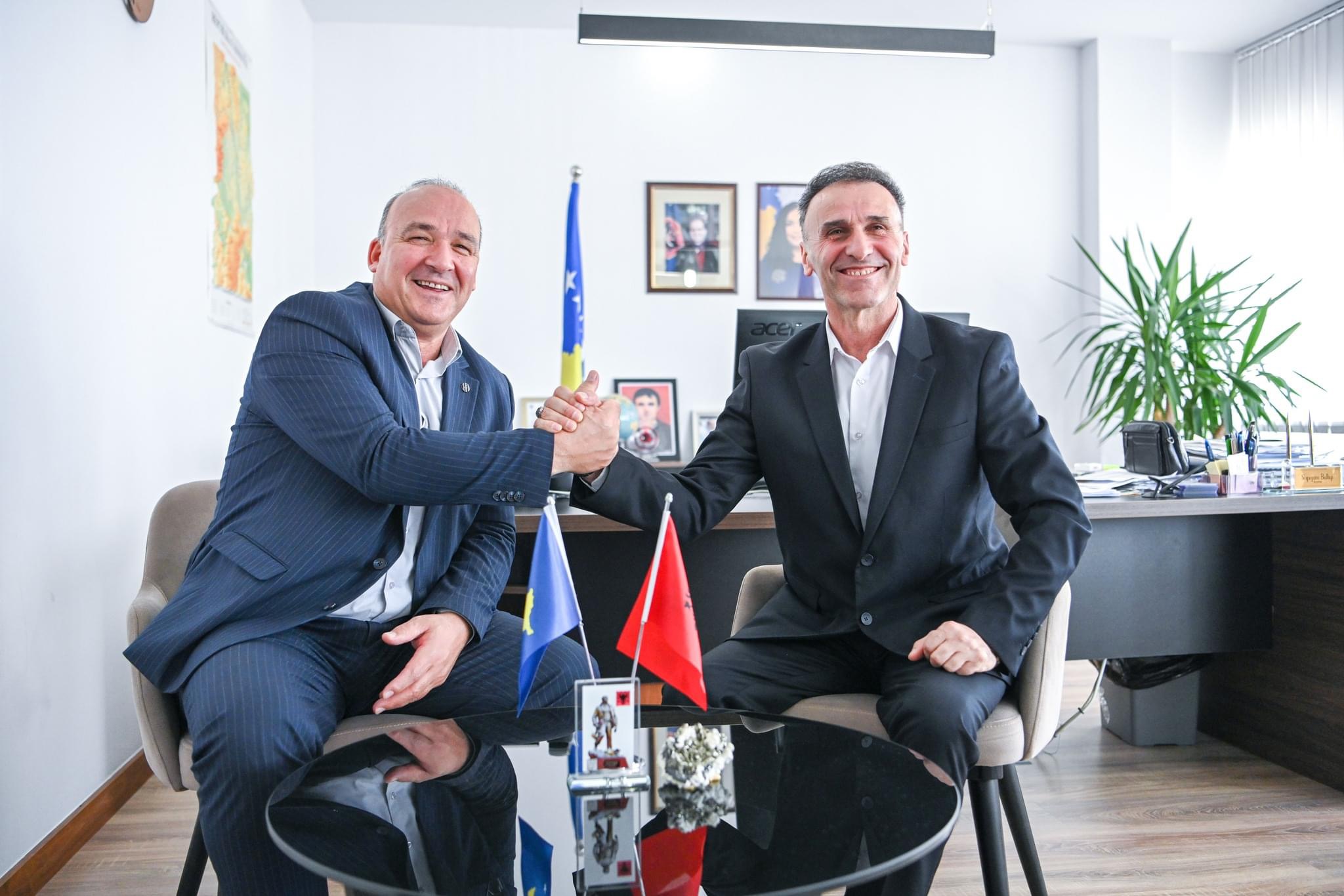 Bulliqi: Pret kryetarin e Komunës së Leposaviqit Lulzim Hetemi