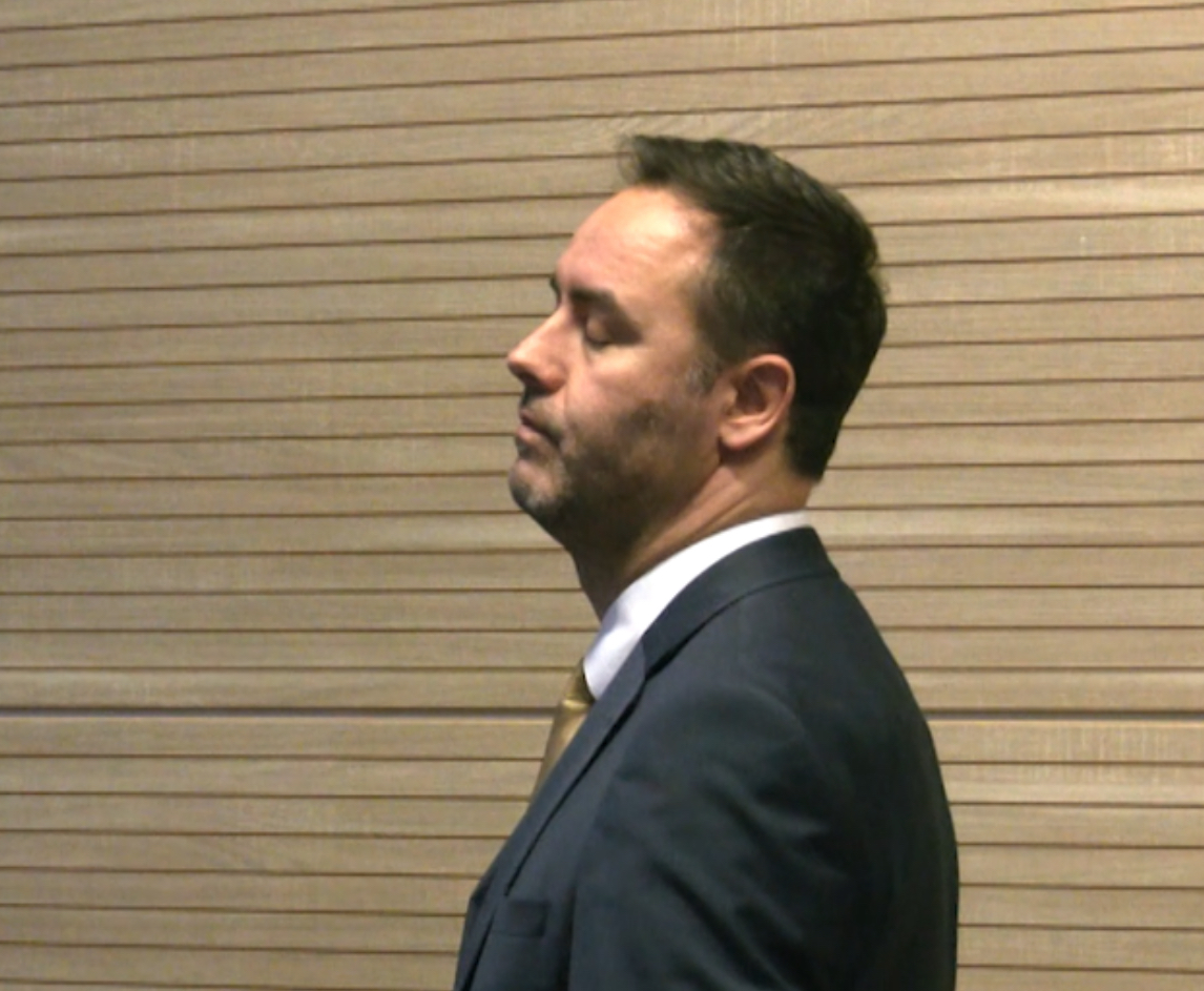 Gjykimi për gaz lotsjellës, Konjufca mbrohet në heshtje