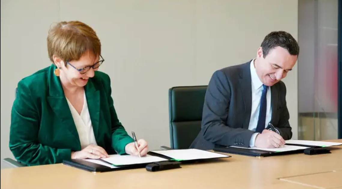 Kurti nënshkruan marrëveshje prej 400 milionë eurosh me BERZH-in