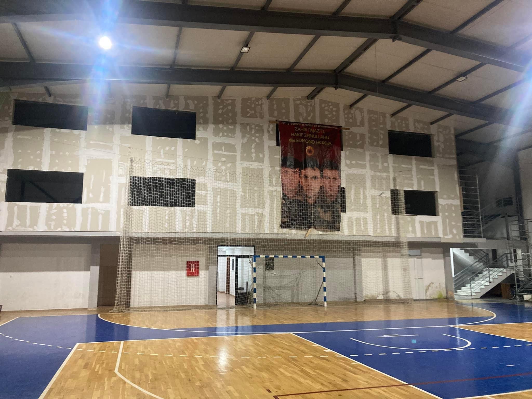 Podujevë:  Po zhvillohen punimet në sallën e stërvitjeve per sportet luftarake në palestrën “Hakif Zejnullahu”.