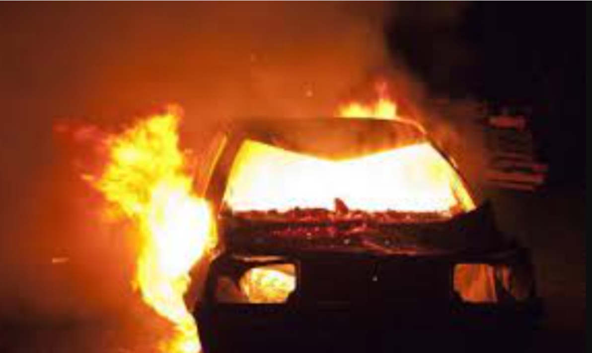 Digjet një veturë, policia jep detaje