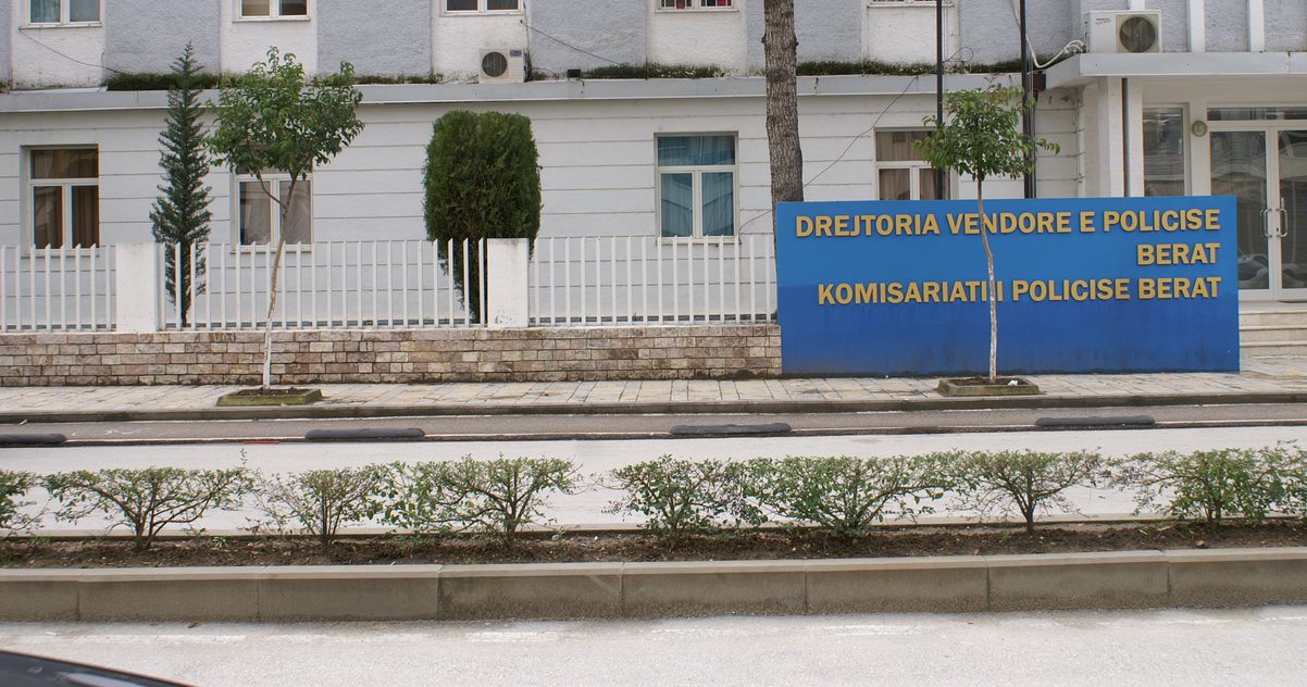 Shqipëri: Arrestohet 69-vjeçari “me të meta mendore”, dyshohet se lëndoi me thikë gruan e vëllait