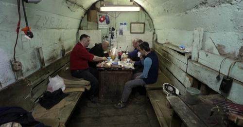 Minatorët në Kosovë agjërojnë 800 metra nën tokë