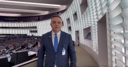 Tahiri lajmërohet nga vendi ku u votua për hapin e madh të Kosovës drejt anëtarësimit në KiE