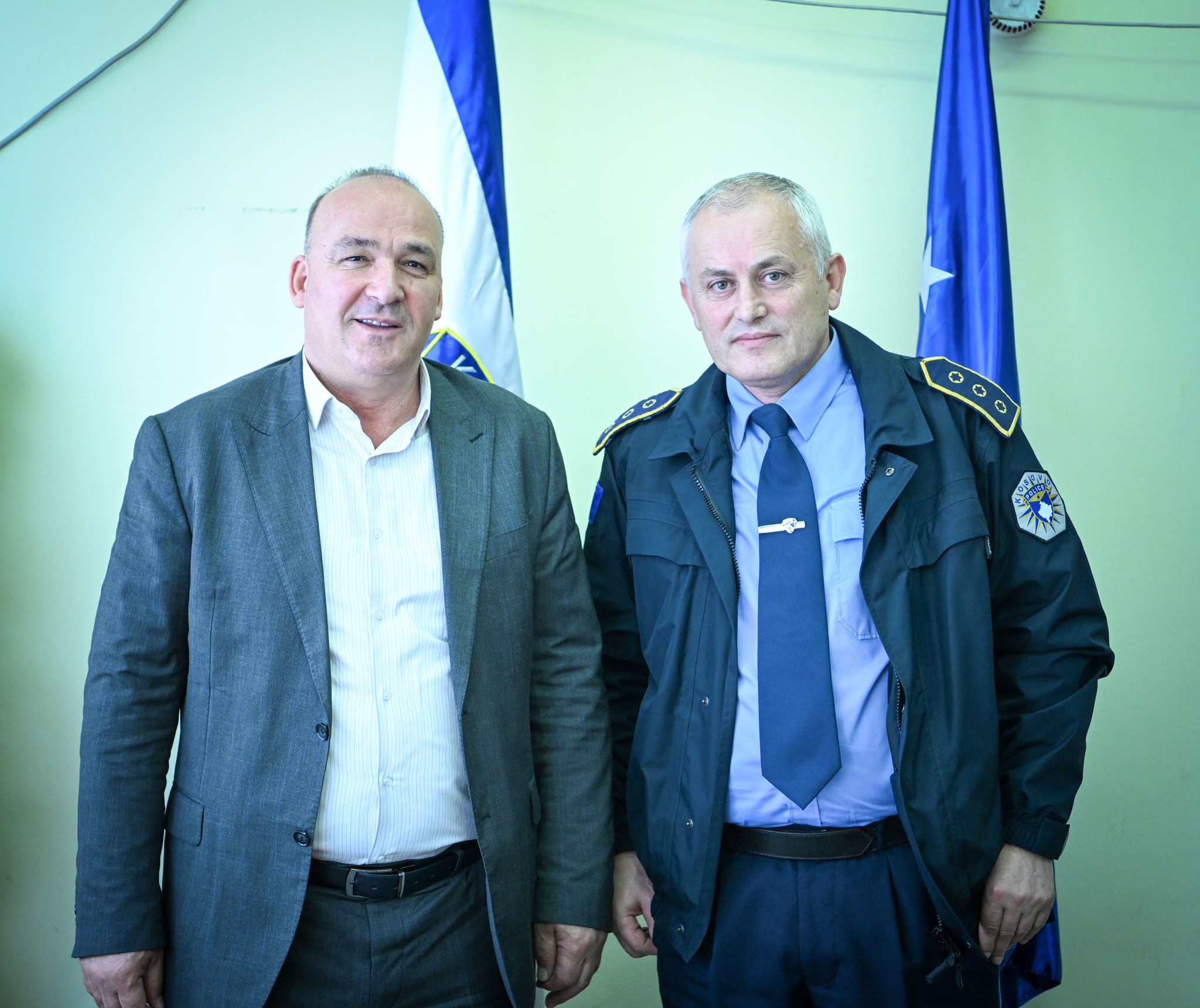 Kryetari Bulliqi vizitoi Komandantin e ri të Stacionit Policor për t’i uruar detyrën