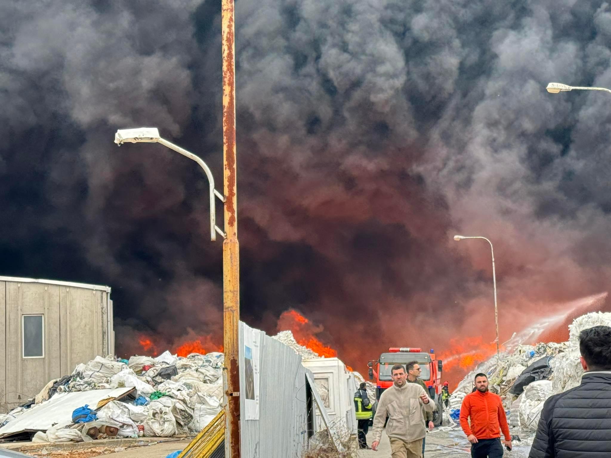 Zjarri te Parku i Biznesit, Lladrovci kërkon ndihmën e KFOR-it: Me helikopterë me ardhë me gjujtë ujë