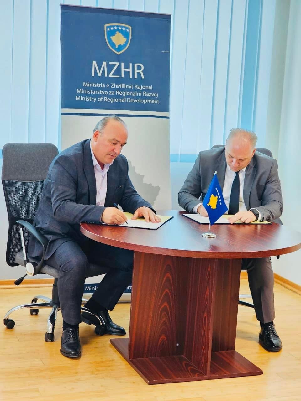 Nënshkruhet marrëveshja për ndërtimin e Tregut të Gjelbërt në Podujevë në vlerë afër 2 milion euro