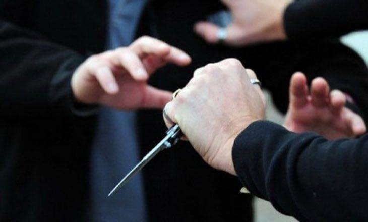 Theret me thikë një person, arrestohet i dyshuari