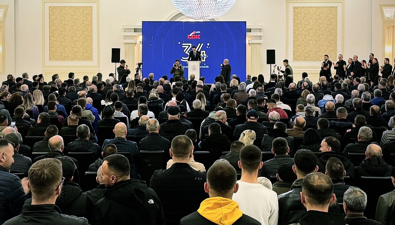 “Faleminderit Llap”, Abdixhiku ndanë fotografi nga tubimi për shënimin e 34 vjetorit të LDK’së në Podujevë