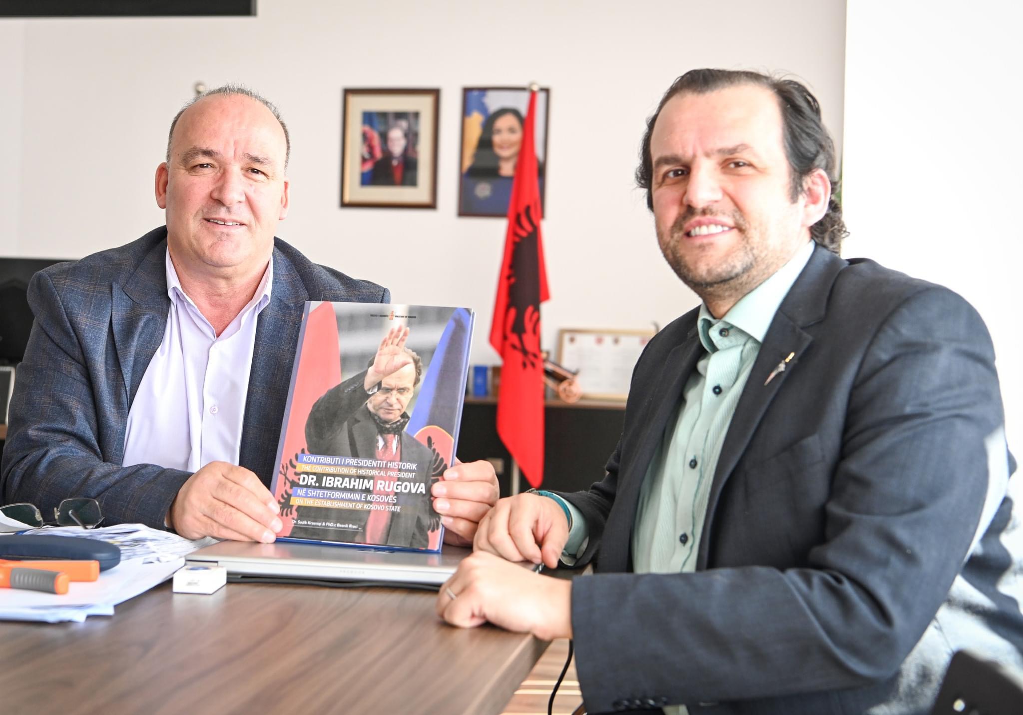 Bulliqi: Pret në takim Ukë Rugovën, djalin e ish-Presidentit historik të Kosovës, Ibrahim Rugova