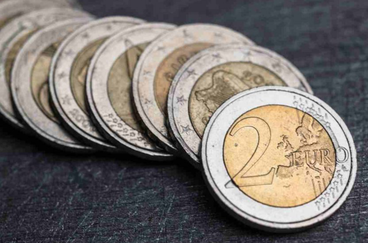 Deponohen mbi 300 euro fals në një bankë në Prishtinë