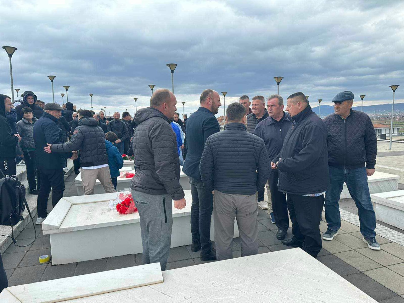 Shoqata e Familjeve të Dëshmorve të UÇK-së në Podujevë, ka bërë homazhe për Dëshmorët e Kombit të rënë me 24.03.1999