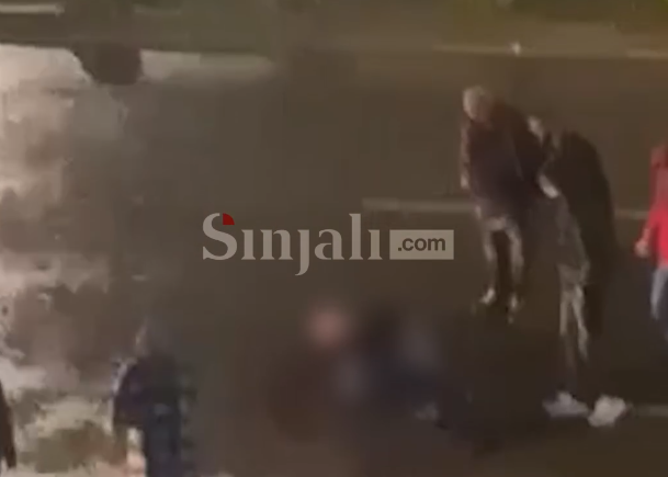 Pamje nga aksidenti i djeshëm në Prizren, vetura goditi këmbësorin duke i shkaktuar lëndimet të rënda