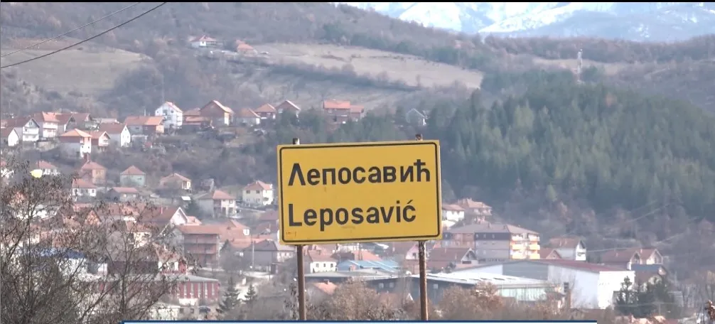 Rreth 4 tonë mish të bardhë u tentuan të futen nga Serbia në Kosovë, i dyshuari ngatërroi rrugën dhe përfundoi në përrua