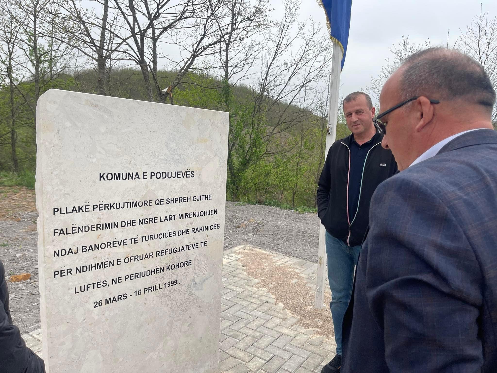 Zbulohet Pllaka Përkujtimore falënderuese për banorët në Turuqicë