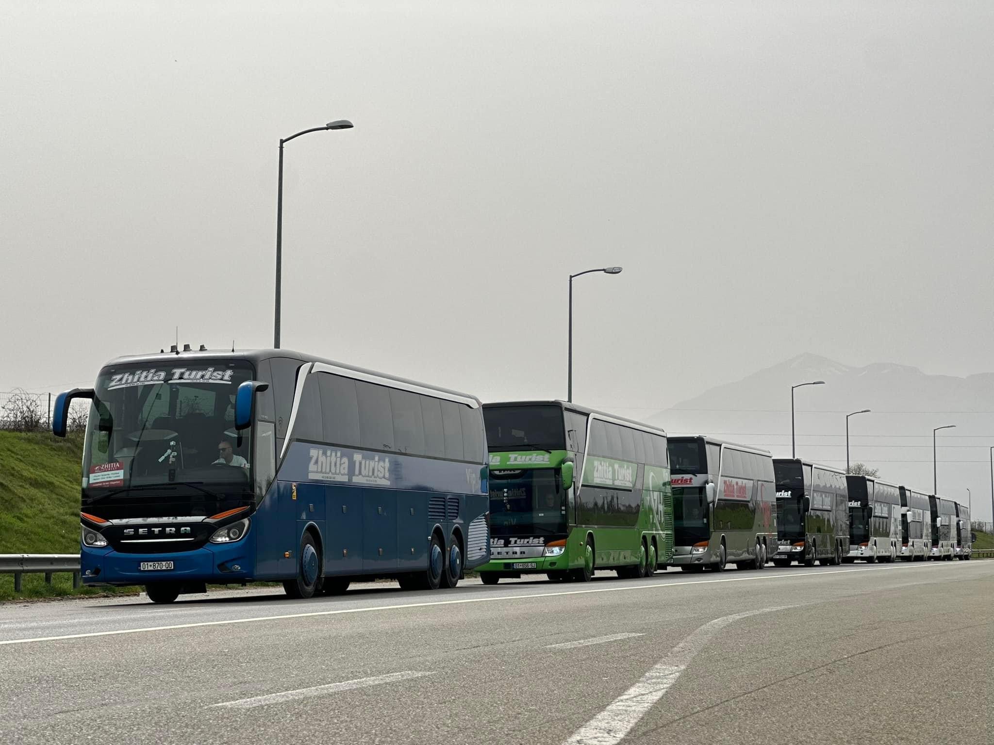 Bllokimi i autobusëve nga Serbia në kufi me Kroacinë, flasin nga  kompania “Zhitia Turist”