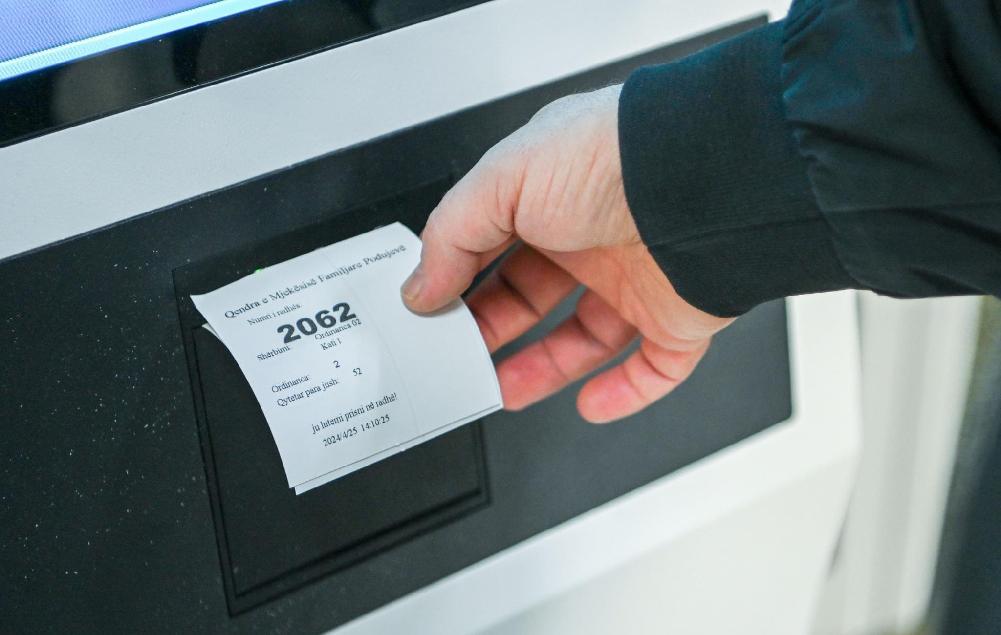 Funksionalizohet Sistemi i Menaxhimit të Radhës në QKMF