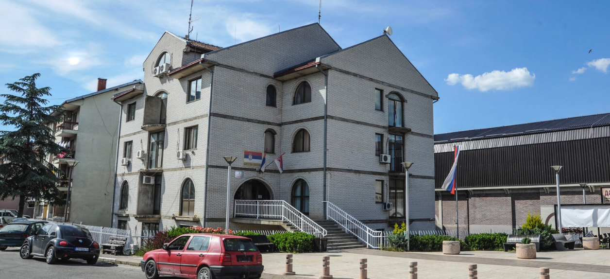 Pas dështimit të referendumit, sot mbahet seanca e parë në objektin e komunës së Zubin Potokut