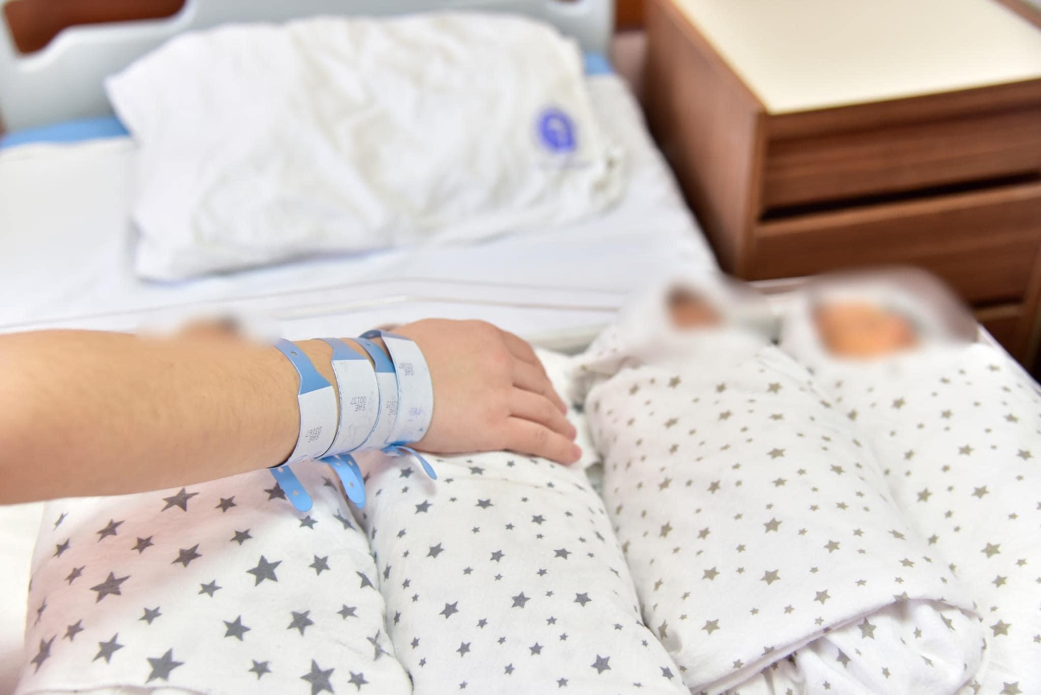 Kryetari Bulliqi ofron mbështetje për familjen ku lindën katërnjakëve