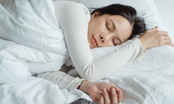 Sipas ekspertëve, ja cila është koha më e mirë për tu zgjuar në mëngjes