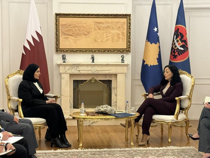 Ministrja e Katarit për Zhvillim Social dhe Familje takohet me Osmanin (pamje)