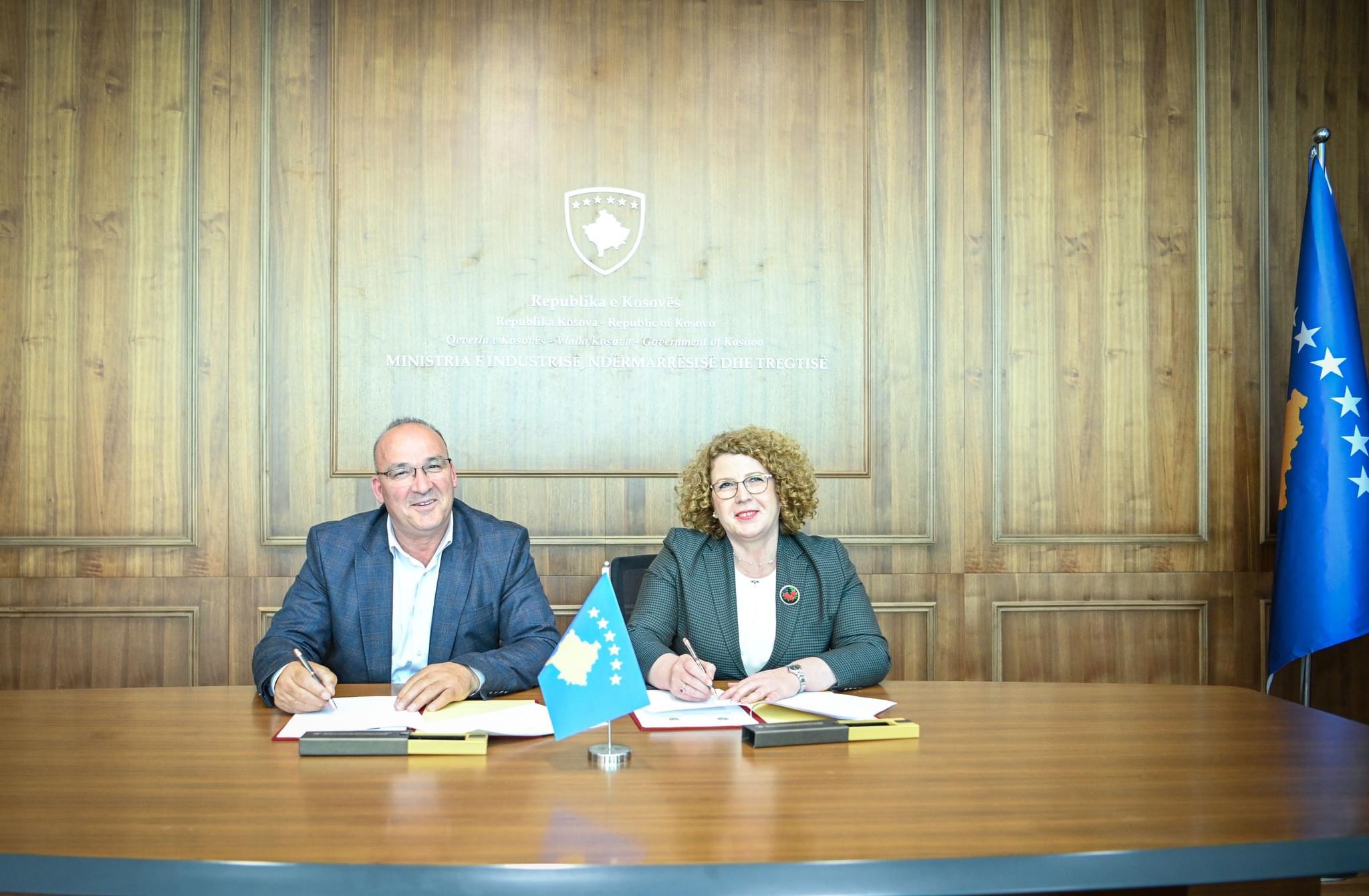 Nënshkruhet marrveshja në vlerë afër 4 milionë euro  me MINT-in për ndërtimin e Zonës Industriale në Podujevë