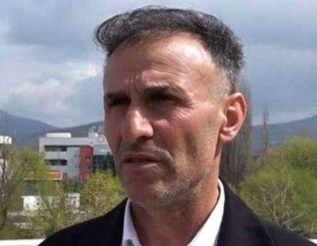 Raportohet se Lulzim Hetemi nuk po e lejon vendosjen e flamujve serbë në Leposaviq