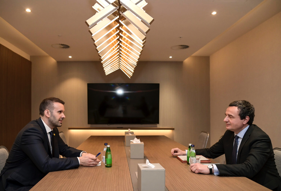 Kurti zhvilloi takim bilateral me Spajiq, diskutuan për projektet infrastrukturore që lidhin Kosovën me Malin e Zi