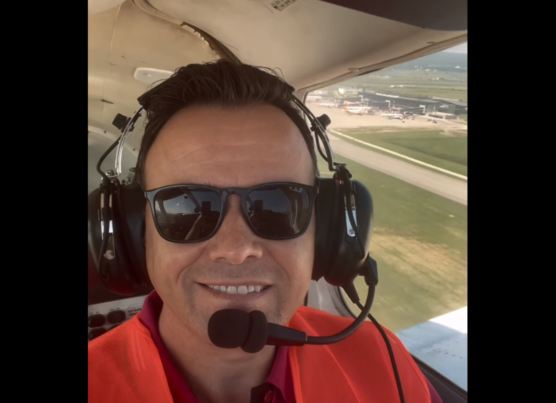 Peci publikon video nga aeroplani, dikush lutet që ta ketë fatin e Raisit, ky ia kthen: Kom zbritë