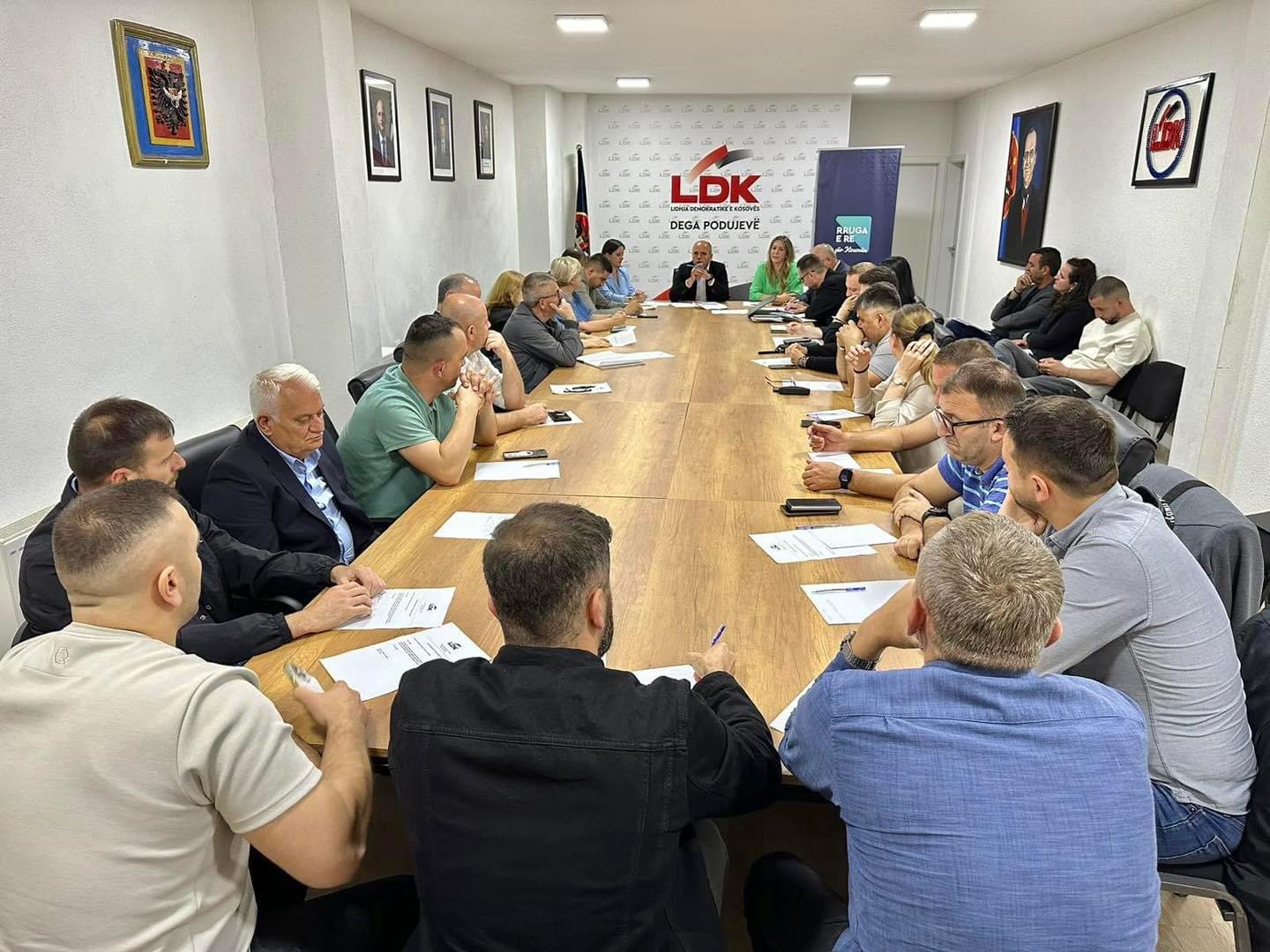 Hyseni mbledhë kryesinë LDK-së në Podujevë diskutuam për zhvillimet politike në nivel lokal dhe nacional