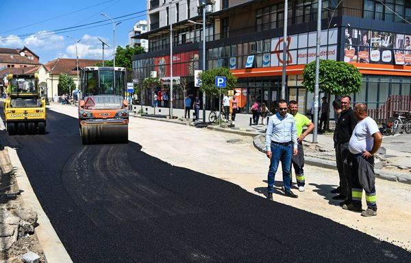 Podujevë: Ka filluar të asfaltohet segmenti i parë i rrugës “Xhemajl Mustafa”.