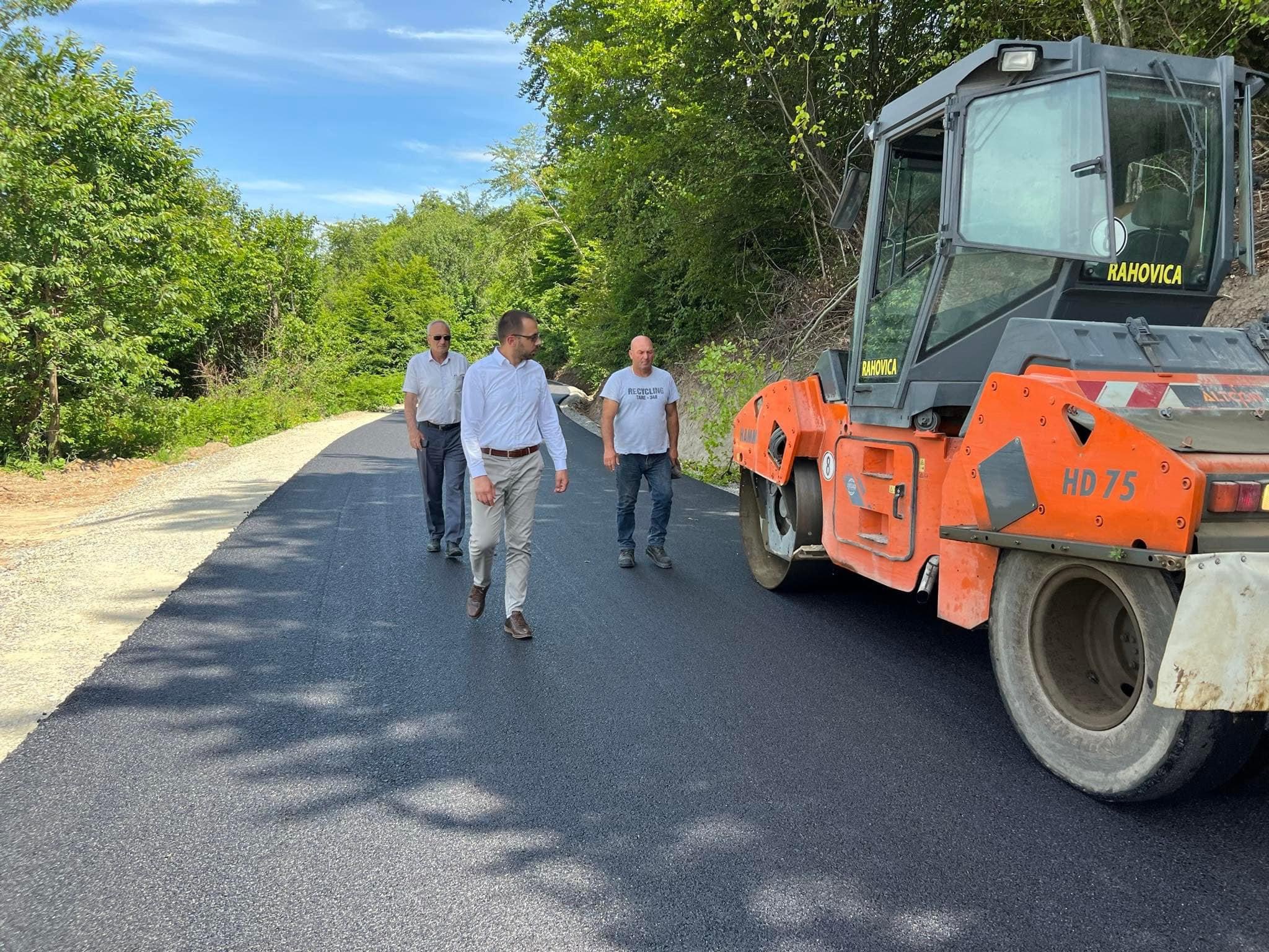 Asfaltohet rruga 3.7 kilometërshe Kalaticë-Brainë-Bervenik