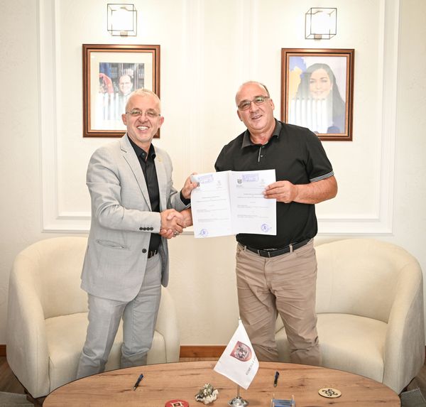 Bulliqi e Kastrati  nënshkruajn memorandum bashkëpunimin për ndërtimin e 5 shtëpive për familjet skamnore në Podujevë