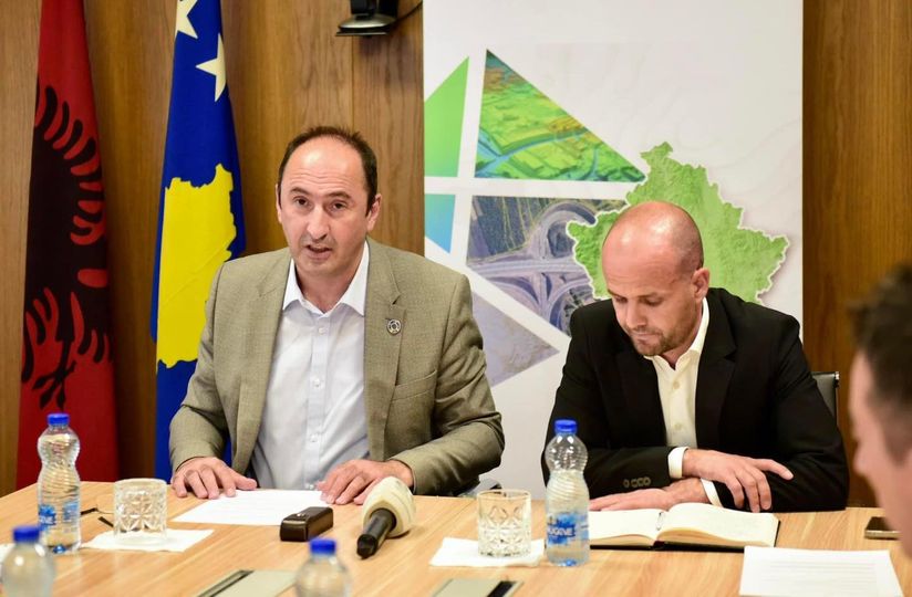 Një lajm i mirë për mijëra qytetarë që blenë banesa pa legalizim, ministri Aliu: ‘Kjo kosto iu hiqet qytetarëve’