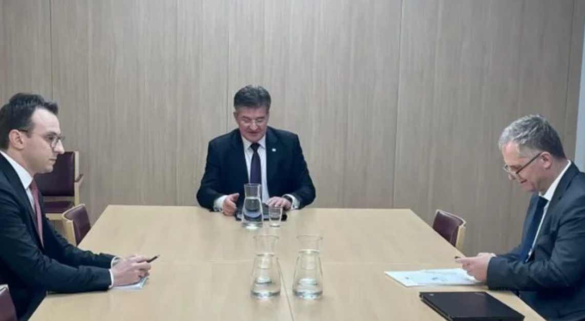 Nis takimi trepalësh në Bruksel