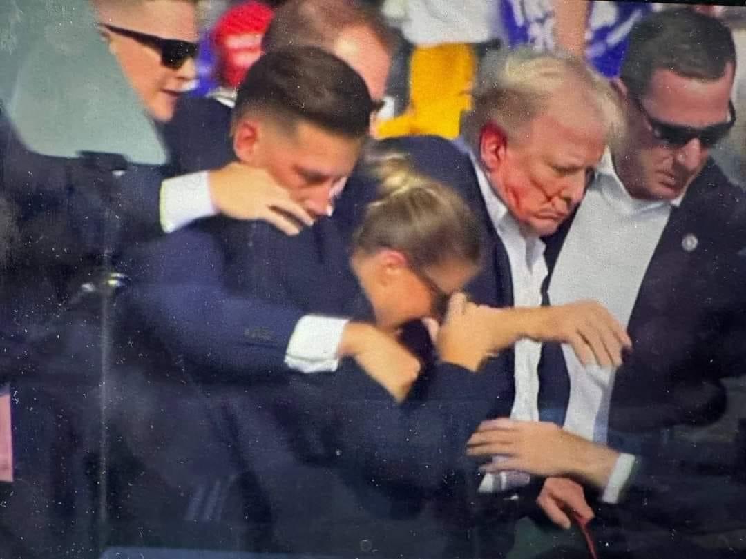 Eksluzive, shikoni momentin e sulmit ndaj Ish-Presidentit Donald Trump (VIDEO)