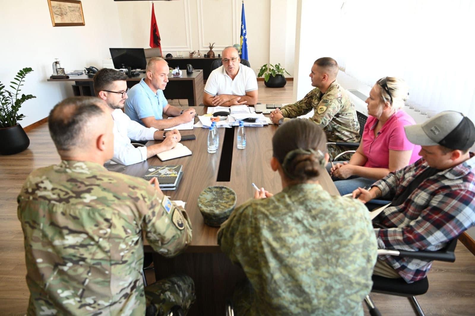 Kryetari Bulliqi zhvilloi takim me përfaqësues të FSK-së