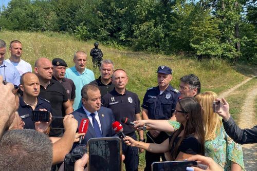 ‘Do kërkojmë ekstradimin e vëllait të tij’, thotë Daçiqi pas vrasjes së Faton Hajrizit